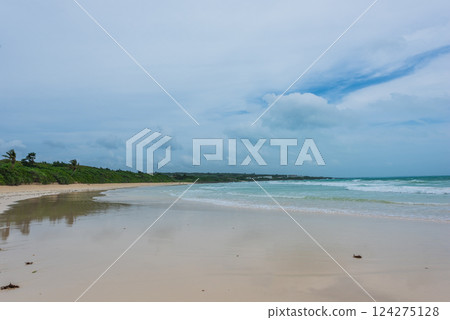 Miyakojima, Okinawa Prefecture, as a typhoon approaches 124275128