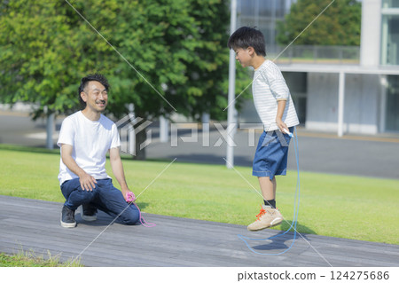 小學學生跳繩 小學學生跳繩 124275686