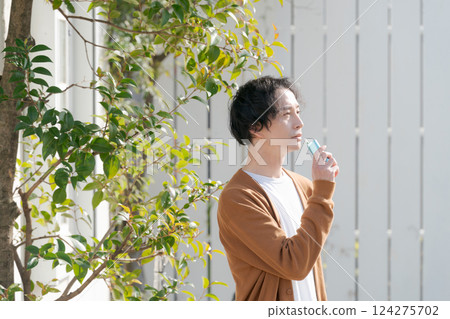 Man smoking in the garden 124275702