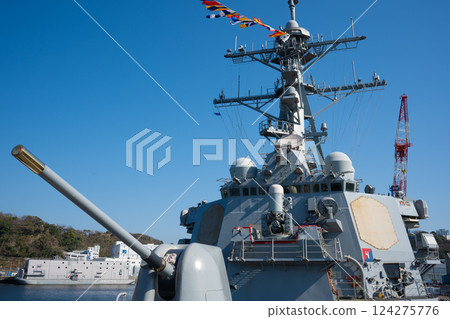 US Navy Aegis USS Benfold bridge 124275776