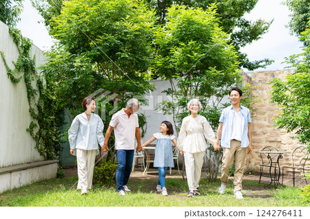 Three generation family holding hands 124276411