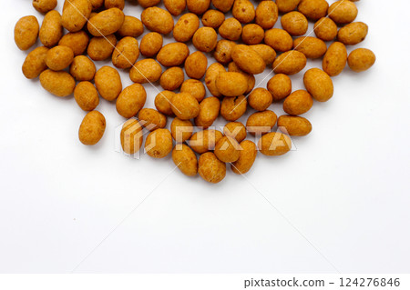 Coconut cream coated peanuts snack 124276846