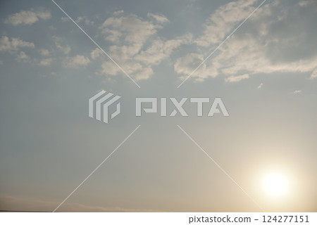 雲層上方可見太陽 雲層上方可見太陽 124277151