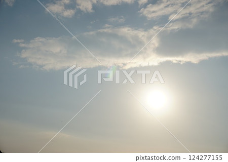 雲層擋住了太陽的光 雲層擋住了太陽的光 124277155
