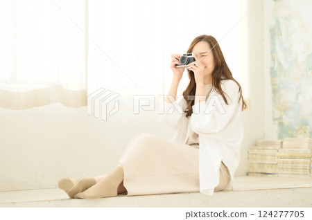 Woman holding a classic camera Woman holding a classic camera 124277705