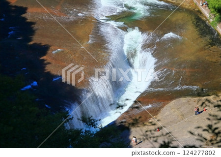 [Gunma Prefecture] Panoramic view of Fukiware Falls on a clear day 124277802