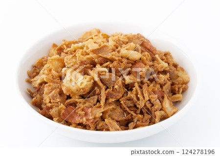 Fried onions in a plate 124278196