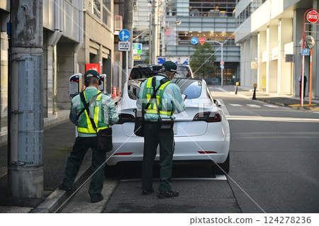 Parking violation_Parking warden Parking violation_Parking warden 124278236