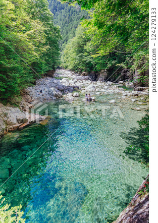 <長野>欣賞阿特拉山谷美景的女性 - 熊之淵 - 124279133