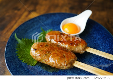 Minced pork (three-color rice bowl, meatballs) 124279409