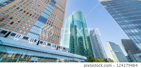 仰望東京港區汐留站附近的建築物 124279464