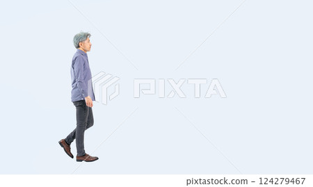 老人側身行走全身照片 老人側身行走全身照片 124279467