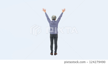 一位老人舉起雙臂的全身照 124279490