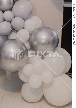 White and silver balls of different sizes are 124279941