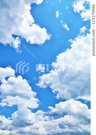 夏天藍天和雲彩 124279986