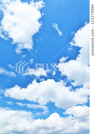夏天藍天和雲彩 124279994