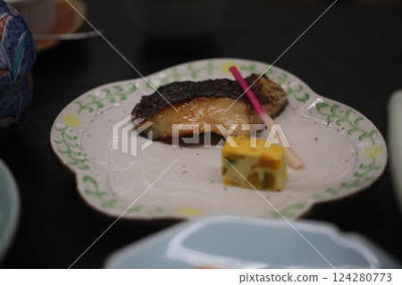 Grilled fish 124280773