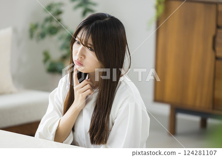 Women suffering from living Women suffering from living 124281107