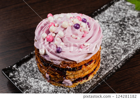 Appetizing fresh dessert cake on a black plate Appetizing fresh dessert cake on a black plate 124281182