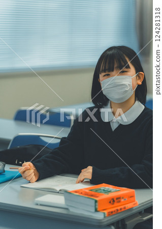 high school student, mask, respirator 124281318