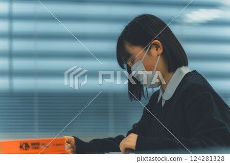 high school student, mask, respirator 124281328