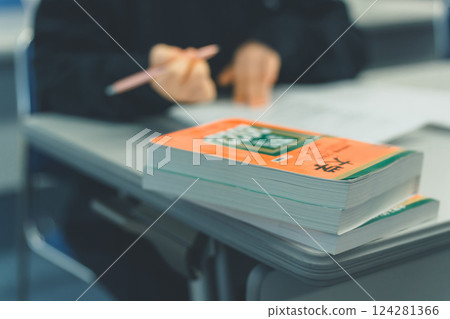 高中生 學習 教育 124281366