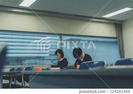 高中生 學習 教育 124281369