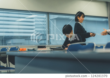 高中生 學習 教育 124281370