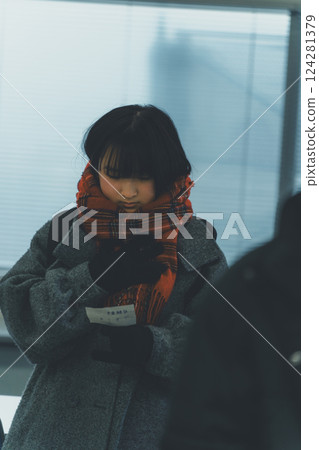 examination result announcement, girl, high school girl 124281379