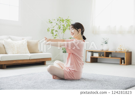 A woman in pajamas doing body care 124281823