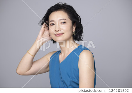 Beauty Middle-aged woman portrait 124281892
