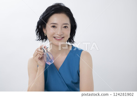Beauty Middle-aged woman portrait Beauty Middle-aged woman portrait 124281902