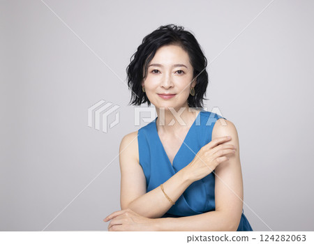 Beauty Middle-aged woman portrait 124282063