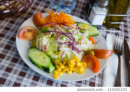 Appetizing fresh salad 124282220