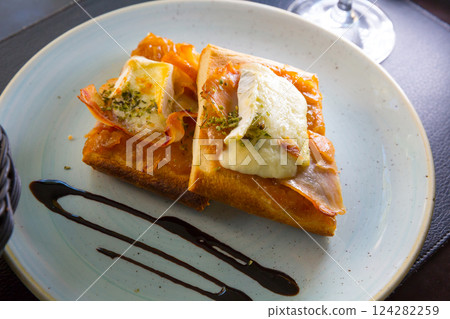 Catalan focaccia with caramelized onion, Brie cheese, bacon Catalan focaccia with caramelized onion, Brie cheese, bacon 124282259