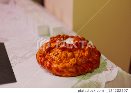a beautiful loaf with salt at the wedding ceremony a beautiful loaf with salt at the wedding ceremony 124282397