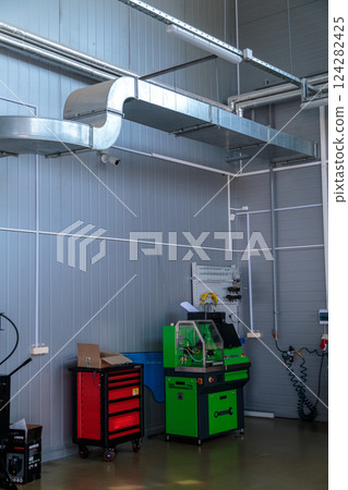 Heating pipe system in the warehouse of the 124282425