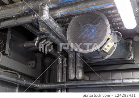 Heating pipe system in the warehouse of the 124282431