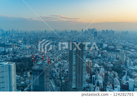 Evening view of Shinjuku from Ikebukuro Sunshine City 124282701