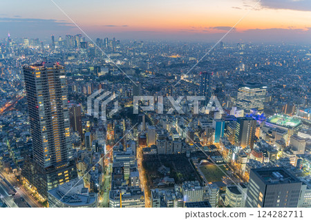 從池袋陽光城欣賞新宿的夜景 124282711