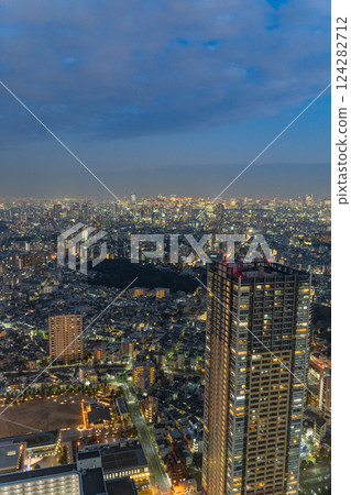 從池袋陽光城欣賞新宿的夜景 124282712