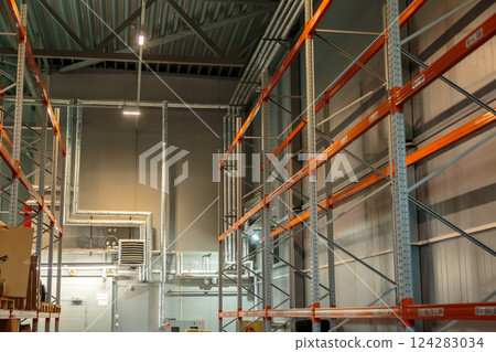 Heating pipe system in the warehouse of the Heating pipe system in the warehouse of the 124283034