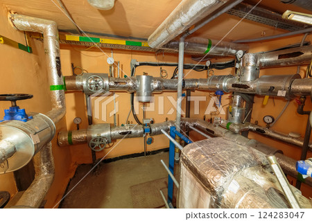 Technical heating pipes with a pressure gauge in 124283047