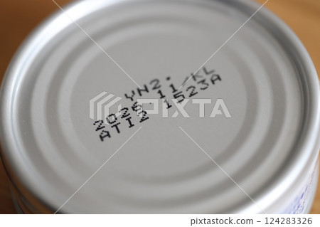Expiration date display for canned foods Expiration date display for canned foods 124283326