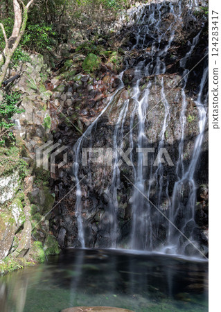 Hakone Yumoto in early spring: Hiennotaki waterfall Hakone Yumoto in early spring: Hiennotaki waterfall 124283417
