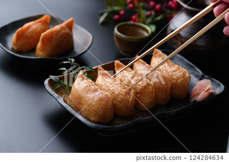 Inari sushi (dark image) 124284634