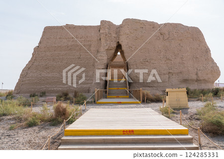 Yumen Pass Ruins 124285331