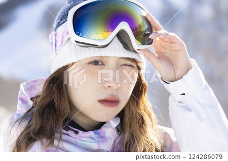 女人享受滑雪 女人享受滑雪 124286079