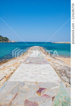 從防波堤上欣賞海景 124286739