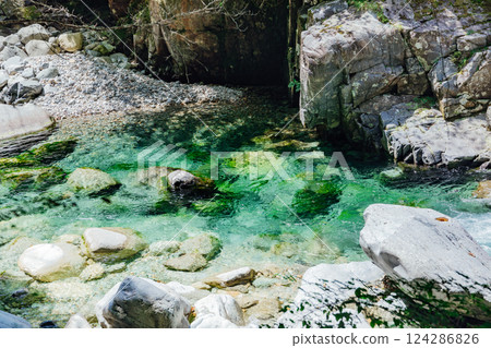 <Nagano> Beautiful scenery of Atera Valley 124286826